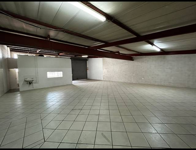 150M² WAREHOUSE TO LET IN WYNBERG